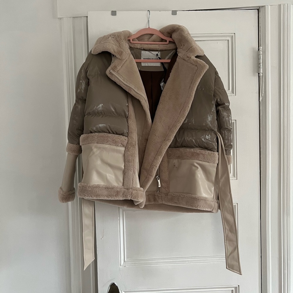 MANIERE DE VOIRE -MDV- VEGAN LEATHER AND PLUSH PUFFER JACKET WITH BELT - BEIGE